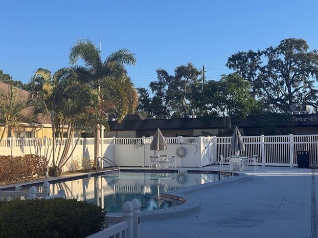 Foto del edificio - 670 Green Valley Rd