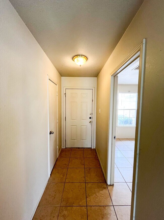 Foto del edificio - Available NOW!!!! Gorgeous 4 bedroom, 2 ba...