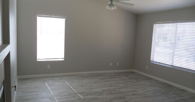 Foto del edificio - Brookside Village 3 Bed 2 Bath!