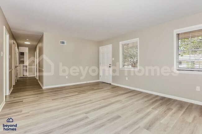 Foto del edificio - Amazingly Renovated 4-Bed 3-Bath Home - Move-In Ready!