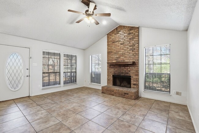 Building Photo - Great in Grapevine