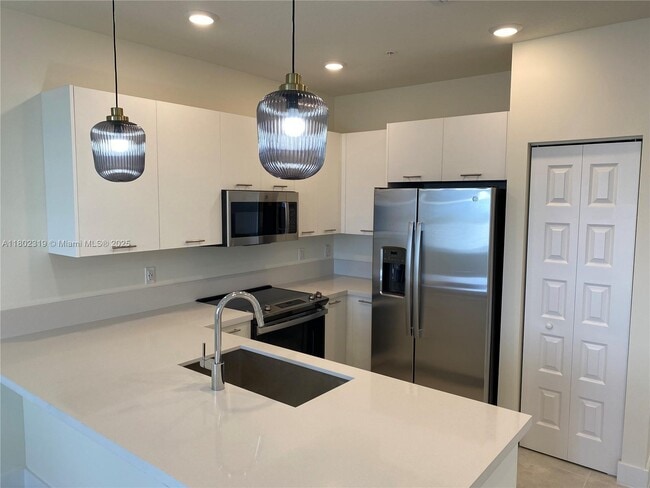 Foto del edificio - 6455 NW 103rd Pl