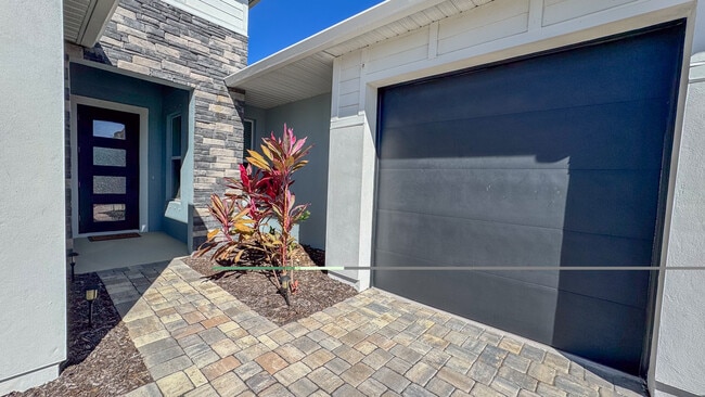 Porche delantero cubierto - 2463 Middlebury Dr SE