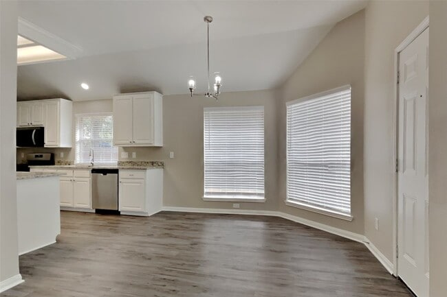 Building Photo - 2606 Spring Chase Dr