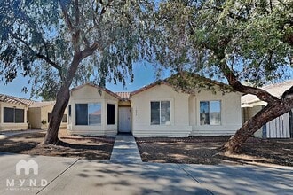 Building Photo - 8520 W Palm Ln