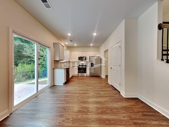 Foto del edificio - 622 W Lionel Rd