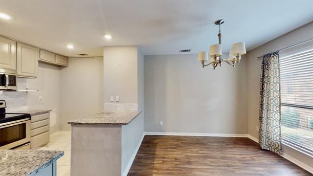 Building Photo - 2100 Rainbow Dr