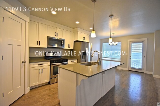 Building Photo - Beautiful 3 Bed Riverton Townhome! No Depo...