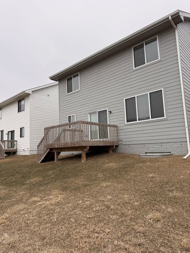 Building Photo - Spacious 4-Bedroom Home with 2-Car Garage & Yard