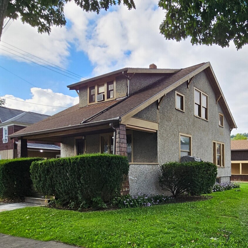 Primary Photo - 15 Perry Ave