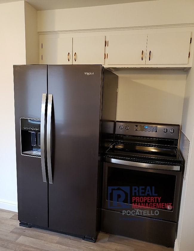 Building Photo - 3 Bedroom 1 Bath Home - 1 car garage - PET...
