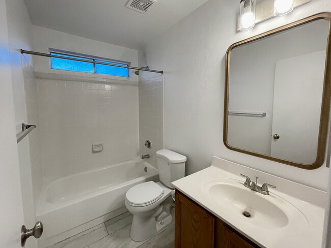 Building Photo - 1120 N Val Vista Dr