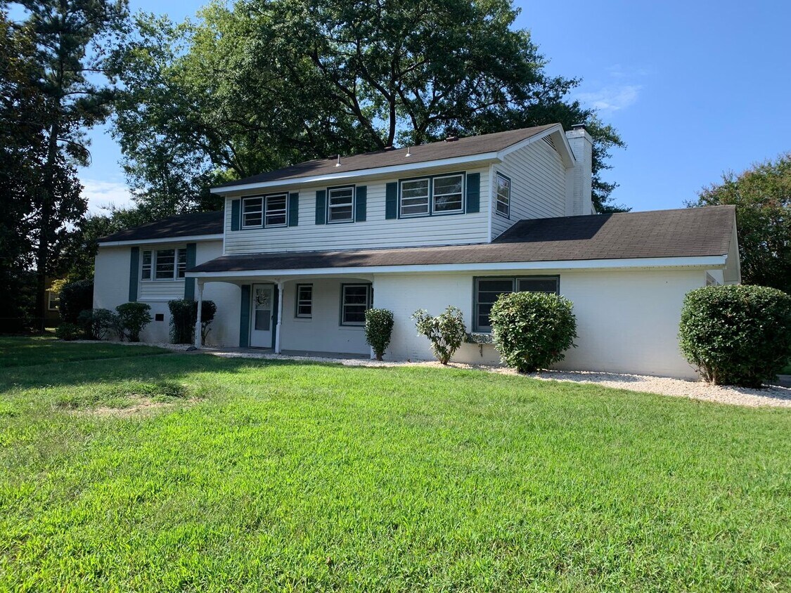 1018 Lakewood Dr, Colonial Heights, VA 23834 House Rental in Colonial