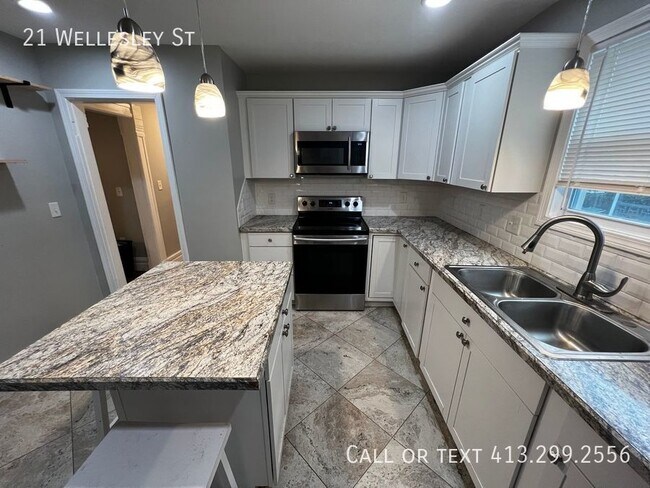 Foto del edificio - Immaculate 4 BR, 2 Bath Home in Springfiel...