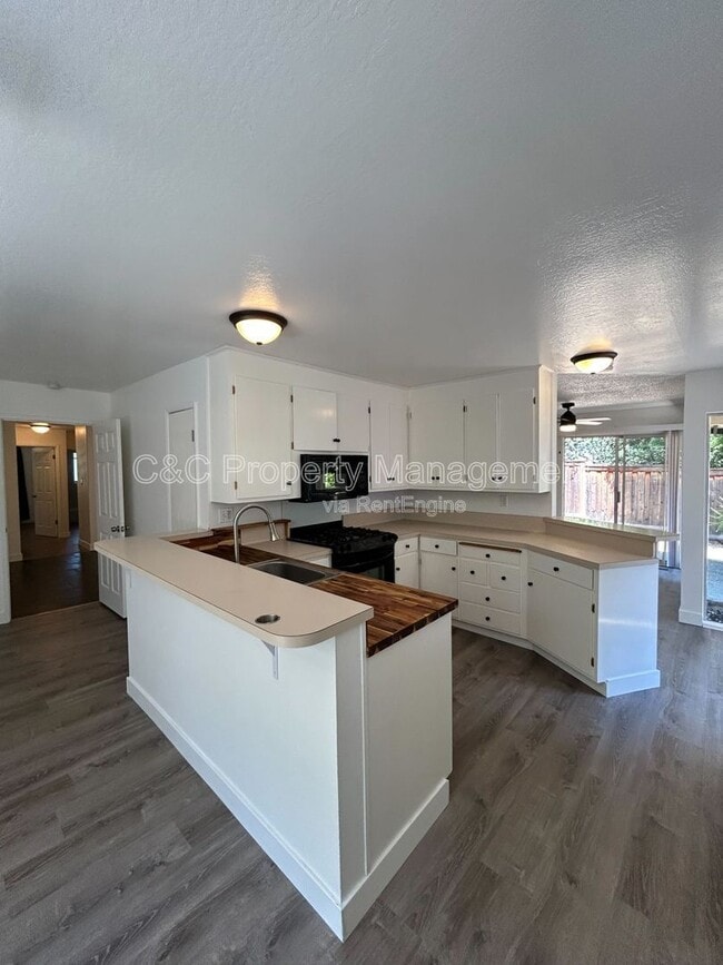 Building Photo - 5535 Olinda Rd