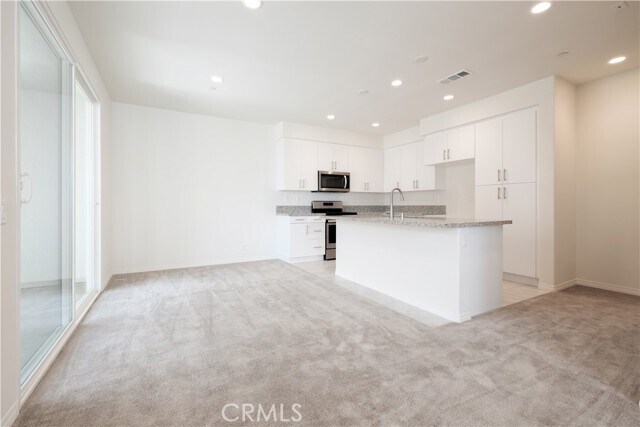 Building Photo - 634 S District Way