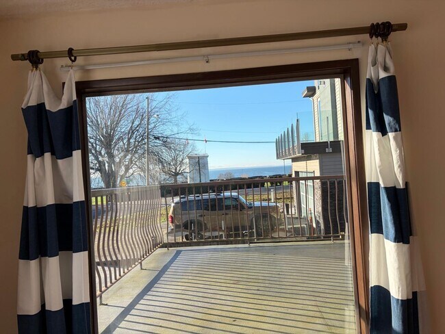 Photo du bâtiment - 168XX-168X0 0 Ave