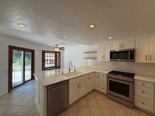 Building Photo - Great 3B/3BA House in Carmel Valley!