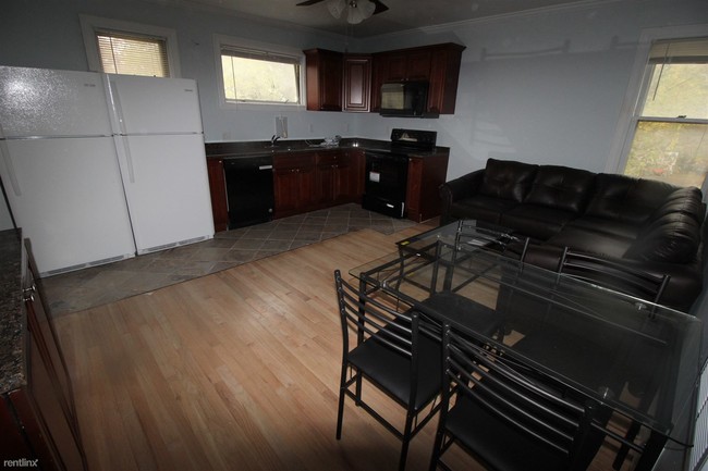 Building Photo - 5 br, 2 bath  - 1000 E Ann St Apt 5 #5