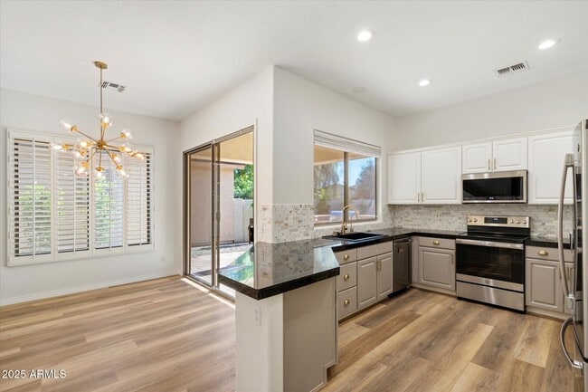 Foto del edificio - 1925 W Olive Way