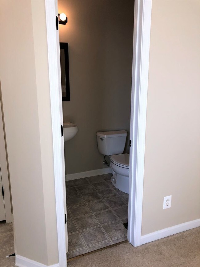 Building Photo - Beautiful Condo in Spring Grove S.D.