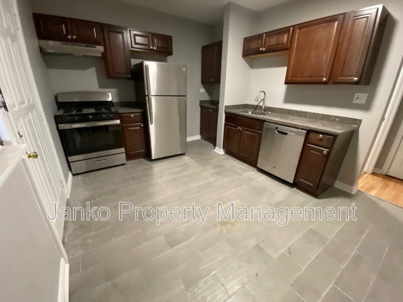 Foto principal - 2916 W 64th St