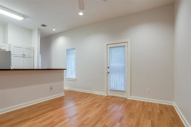 Foto del edificio - 3115 Oliver St