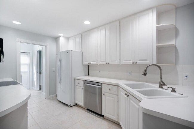 Building Photo - 329 Legare Ct