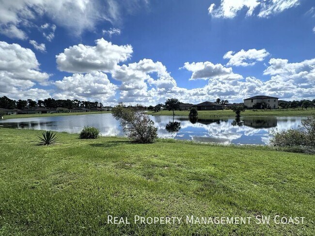 Photo - 438 Shadow Lakes Dr House