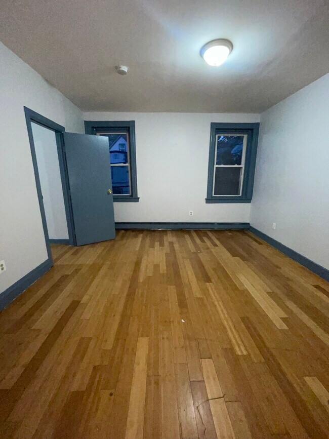 Unit 2 - 9 Ellington St