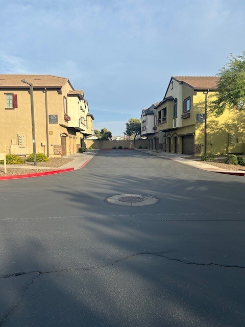 Building Photo - 2725 E Mine Creek Rd