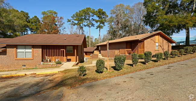 Building Photo - Golden Leaf Apartments