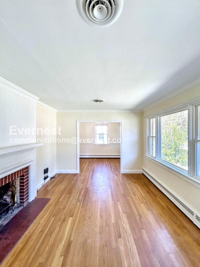 Foto del edificio - 7514 Woodman Rd