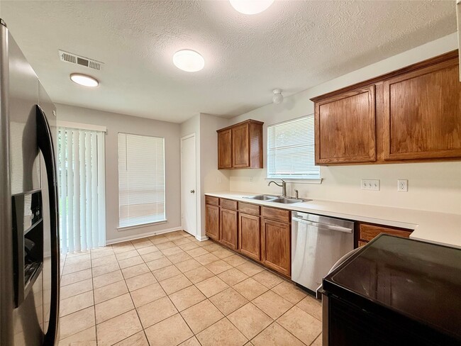 Building Photo - 1405 Manor Dr