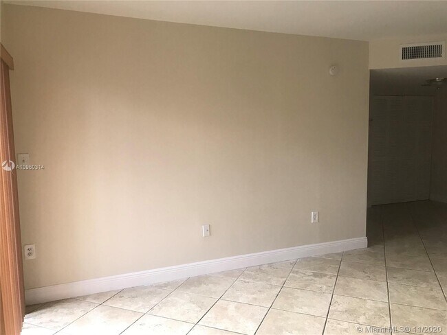 Foto del edificio - 7070 NW 179th St