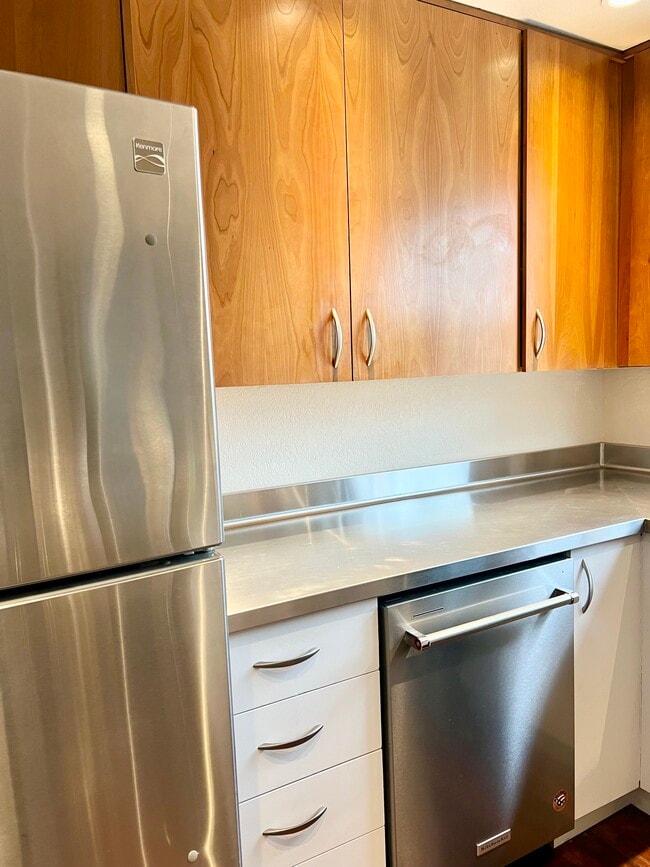 Kitchen - 25040 Lake Fenwick Rd Townhome