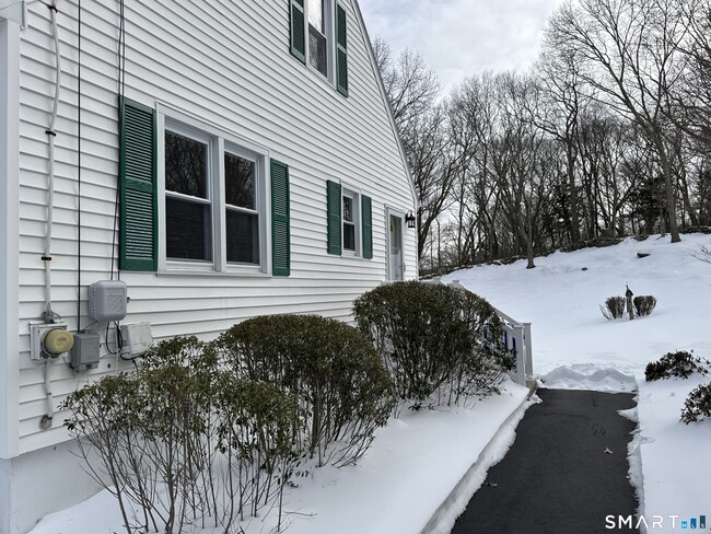 Building Photo - 10 Milton Rd