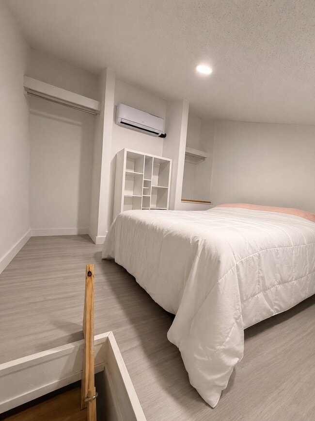 Photo - 2700 Buttonwood Ave Apartment