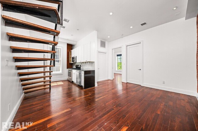 Foto del edificio - 130 W 123rd St