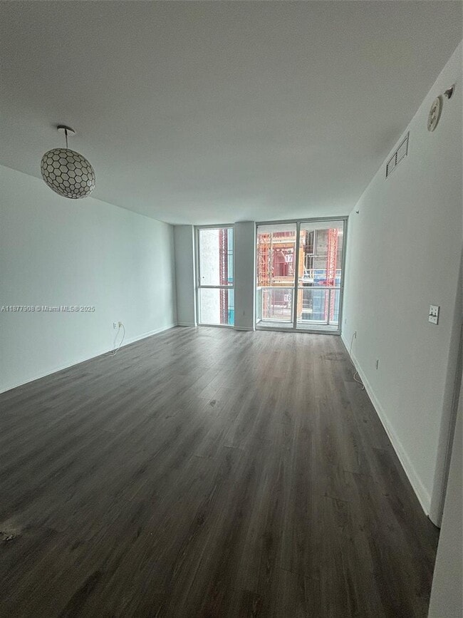Foto del edificio - 244 Biscayne Blvd