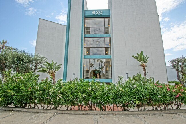 Foto del edificio - 2BR/2BA Condo with Stunning Ocean Views & ...