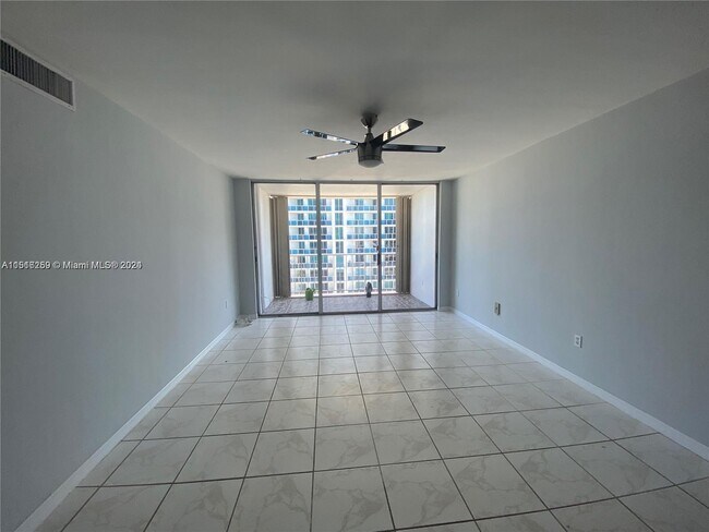 Foto del edificio - 1865 79th Street Causeway