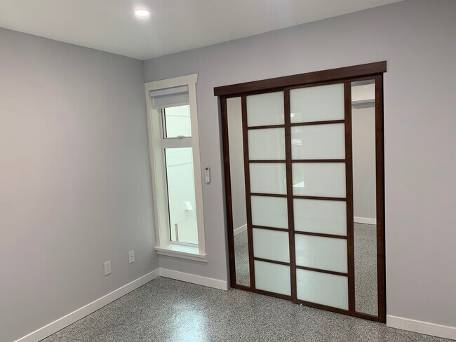 Building Photo - 2483 10th Av E