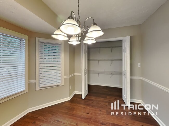 Foto del edificio - 1381 Providence Way