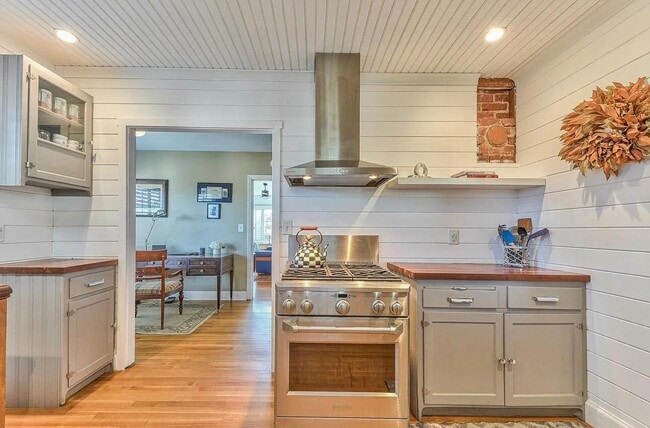 Building Photo - 1064 Harrison St