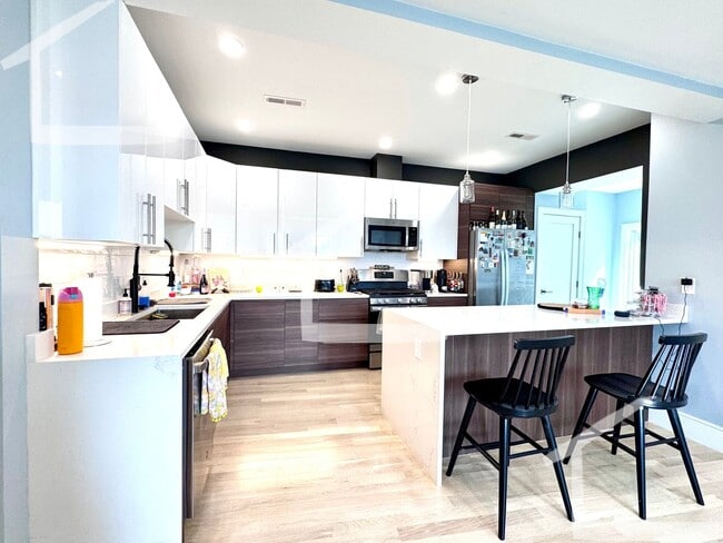 Building Photo - 9/1 No Fee! Newly renovated 4BR/2BA in the...