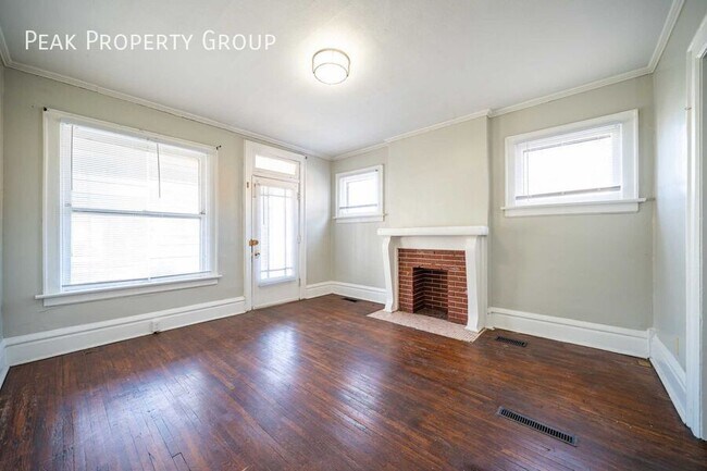 Building Photo - 1484 Summit St