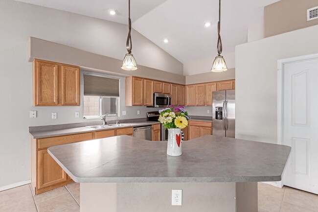 Building Photo - Single Level Pool Home Available Now