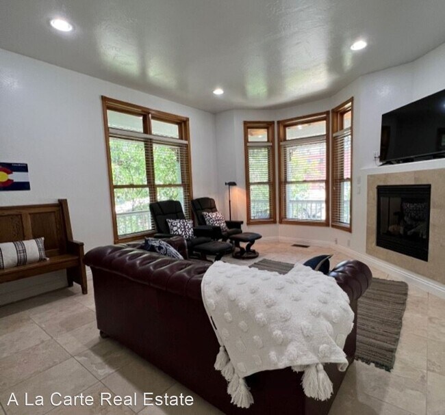 Building Photo - 3 br, 2.5 bath House - 827 Pitkin Ave
