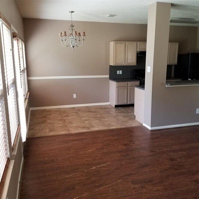 5103 Prosperity Cir, Houston, TX 77018 Condo for Rent in Houston, TX